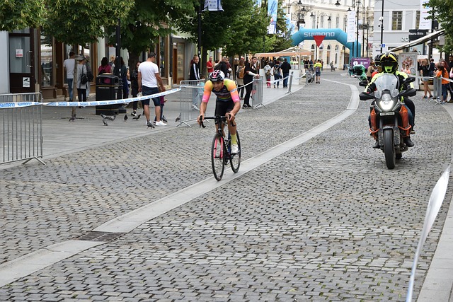 爵士队仍遭 爵士队仍遭